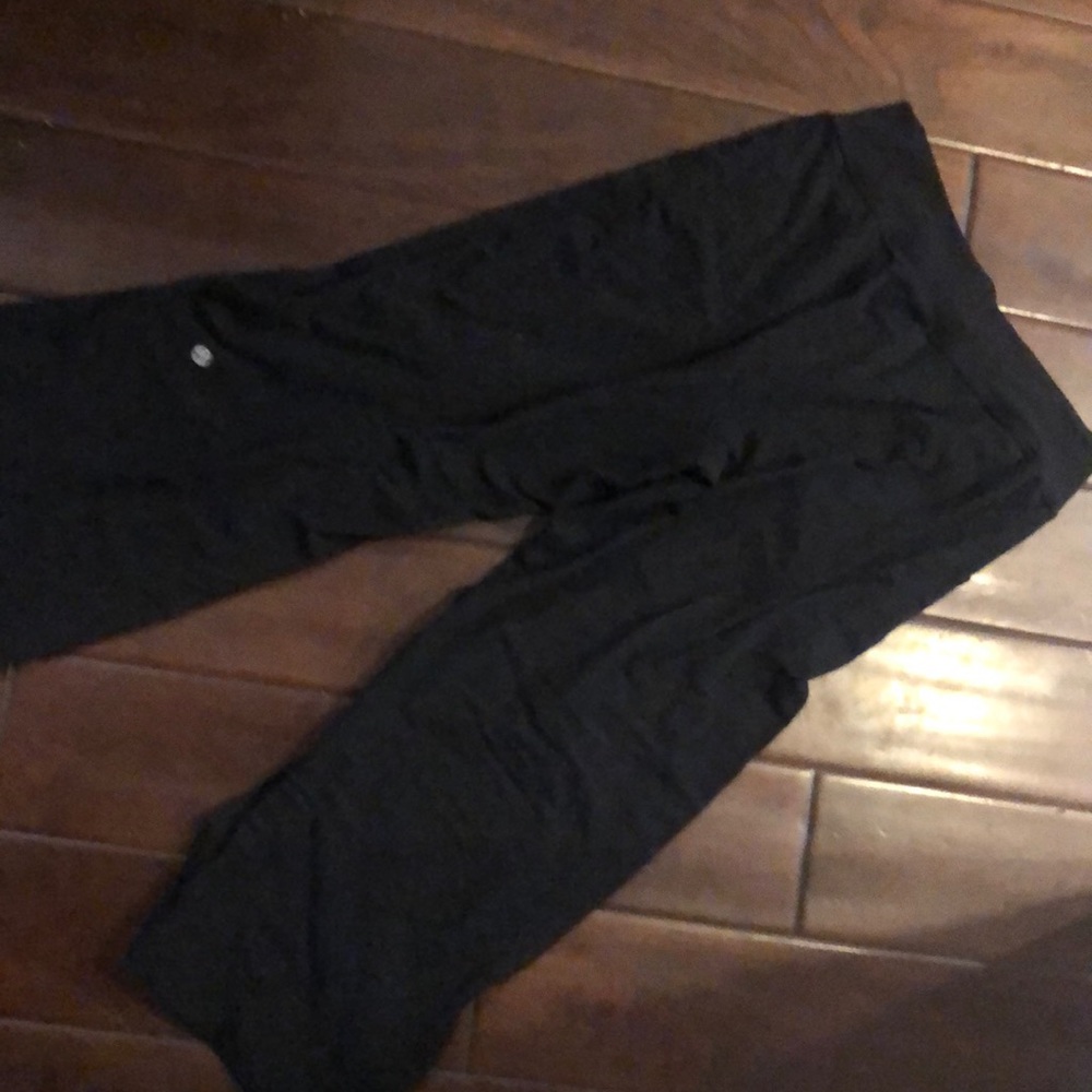 Lululemon cropped leggings with drawstring/Pockets - Picture 3 of 3